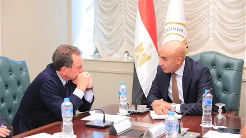 وزير التعليم يبحث مع السفير الفرنسي بالقاهرة تعزيز آفاق التعاون