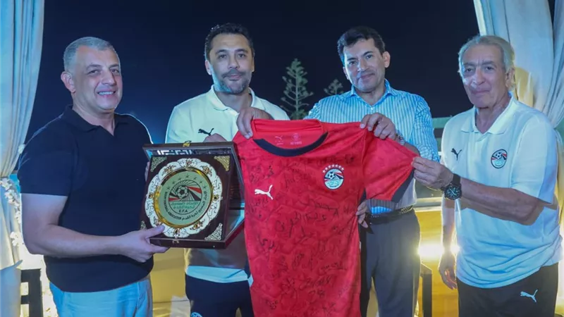 وزير الرياضة ومحافظ الإسماعيلية يدعمان منتخب مصر الثاني .. صور