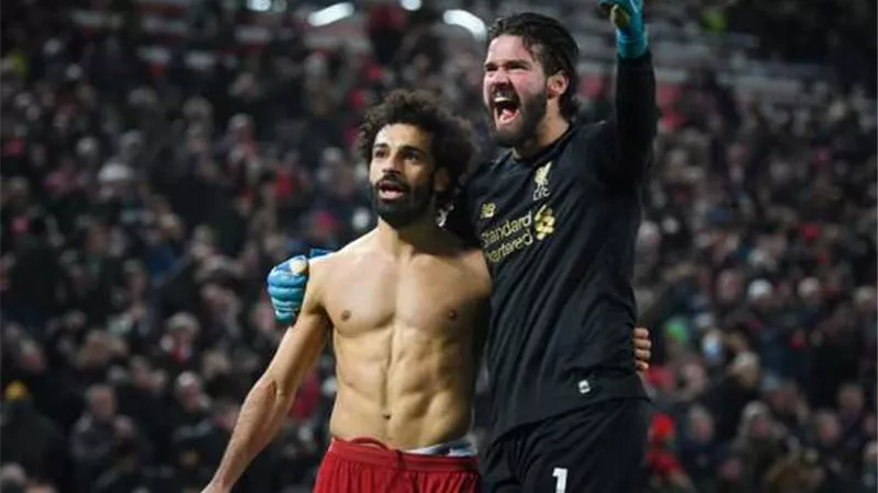 أليسون بيكر: أعرف قدرات محمد صلاح وأستمتع كثيرًا باللعب معه