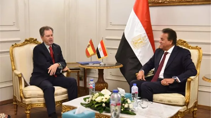 عبدالغفار يبحث مع سفير إسبانيا بمصر سبل تعزيز التعاون في القطاع الصحي