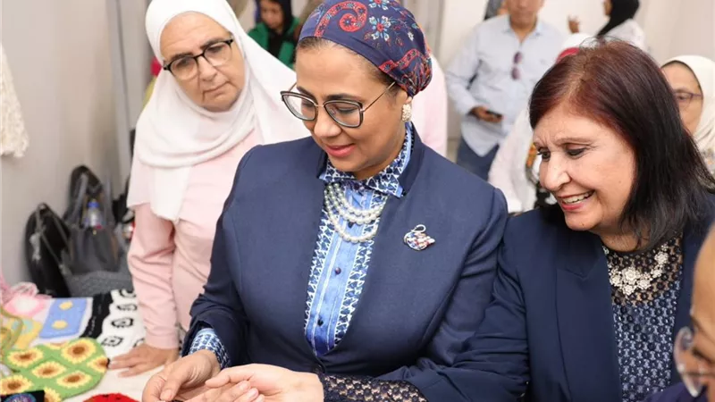 رئيسة القومي للمرأة تتفقد مشغل المجلس فى ابيس