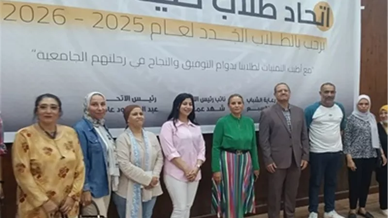 عميدة آداب عين شمس تفتتح التنسيق الداخلي الالكترونى للطلاب