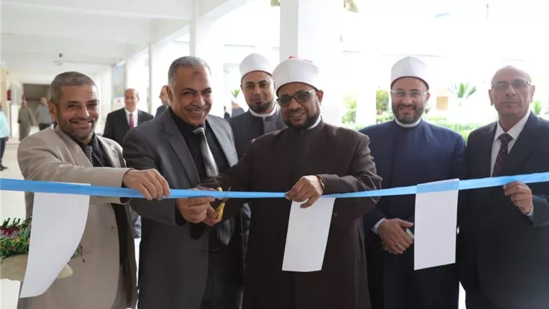 الجندي يفتتح المنفذ الدَّائم لإصدارات الأزهر في (أصول الدِّين)