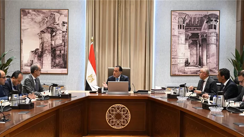 مدبولى يستعرض سُبل تيسير إجراءات خدمات التصديق على المحررات