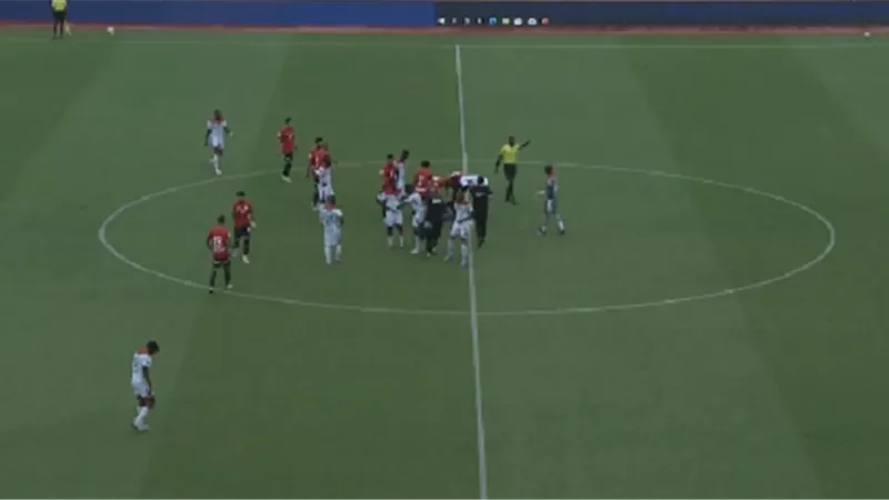 مرموش يغادر مباراة مصر وبوركينا فاسو مصاباً وأسامة فيصل بديلاً