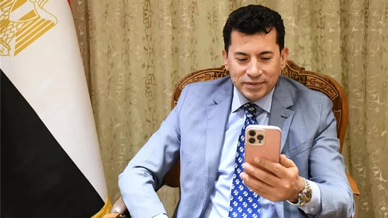 وزير الرياضة يطمئن علي بعثة المنتخب المصري لكرة القدم