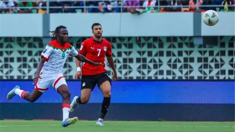 مصر تتعادل مع بوركينا فاسو سلبيًا.. وتضع قدمًا فى كأس العالم