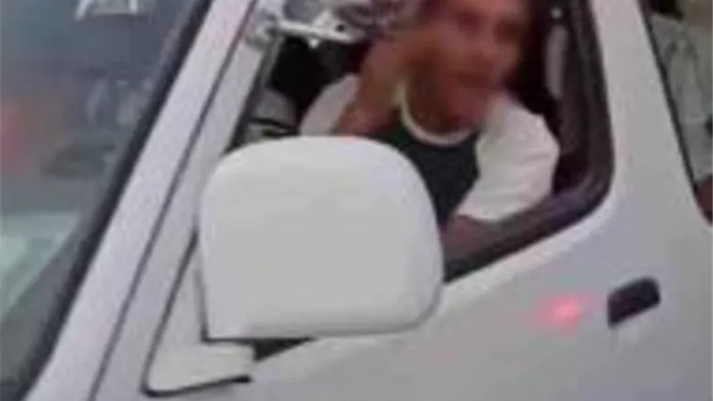 ضبط سائق ميكروباص لسيره عكس الإتجاه بالقاهرة