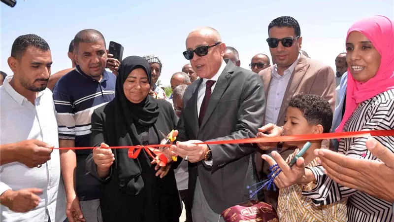 محافظ الأقصر يفتتح مشروعى الصرف الصحي بالنمسا والقرايا بإسنا