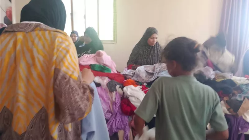 معرض ملابس بمركز شباب عرب المعمل بالسويس