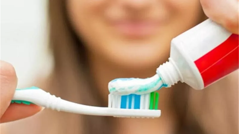 تعرف على الكمية الصحيحة لمعجون الأسنان المناسبة لتنظيف مثالي