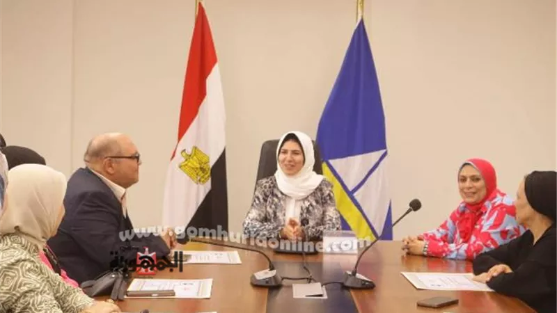 تكريم أساتذة جامعة دمياط المشاركين بدورات التنمية البشرية
