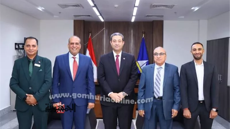 تكريم محافظ دمياط تقديرا لجهوده