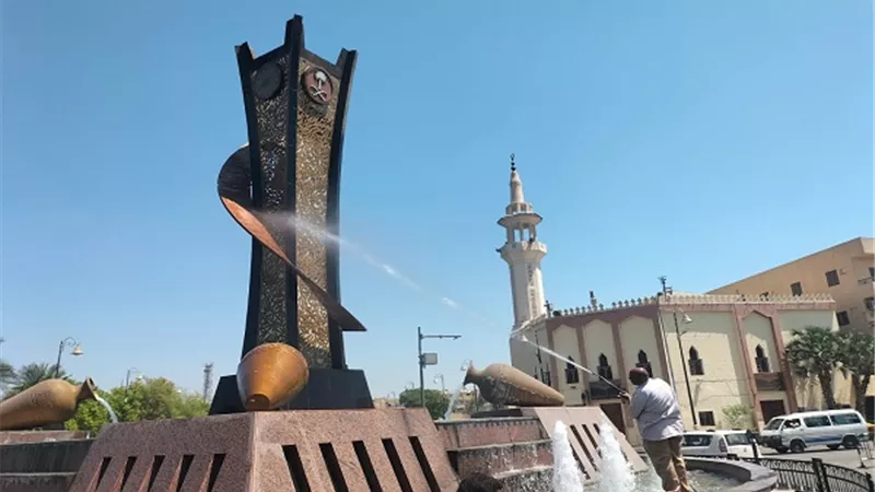 حملة نظافة شاملة بمحيط الكرنك الدولى وميدان الملك عبد الله