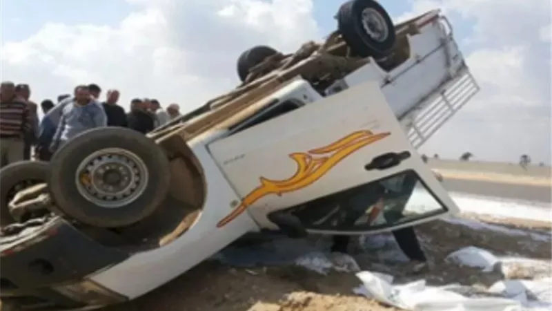 إصابة 6 إثر انقلاب سيارة ربع نقل أعلى طريق إسكندرية الصحراوى