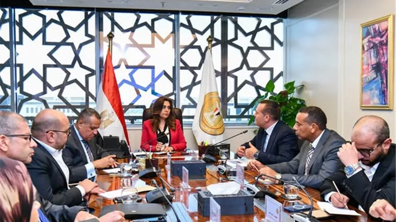 وزيرة التنمية المحلية تبحث مستجدات مشروع تطوير مدينة دهب