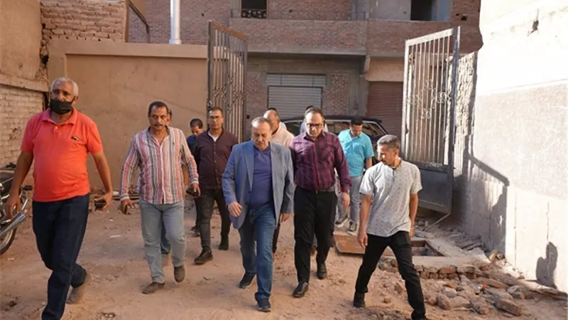 محافظ أسيوط يتفقد مركز خان الخليلي بالفتح ويوجه بحزمة من الإجراء