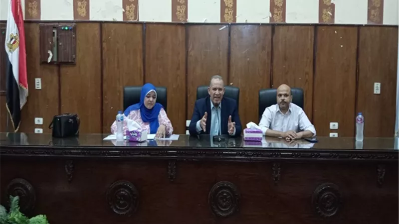 وكيل وزارة التعليم بأسيوط يترأس إجتماع مديرى الادارات التعليمية