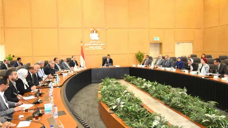 وزير الإسكان يترأس اجتماع اللجنة التنسيقية العليا لمتابعة العمل بالمدن