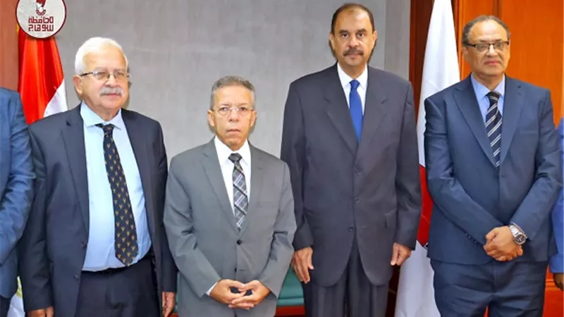 محافظ سوهاج يستقبل النقيب العام لأطباء مصر