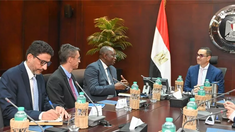 وزير الاستثمار يستعرض مشروعات التعاون مع البنك الدولي والتمويل الدولية