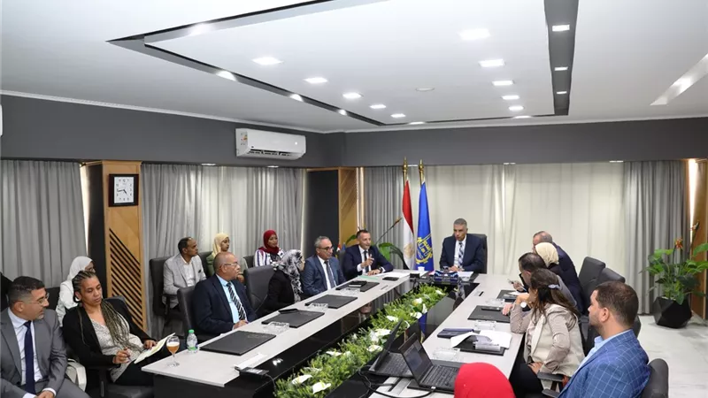 محافظ أسوان يطلق تنفيذ أنشطة مشروع بناء القدرات