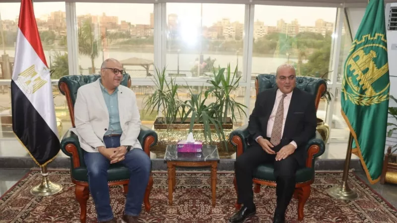 محافظ القليوبية يبحث آليات تنفيذ برامج محو الأمية