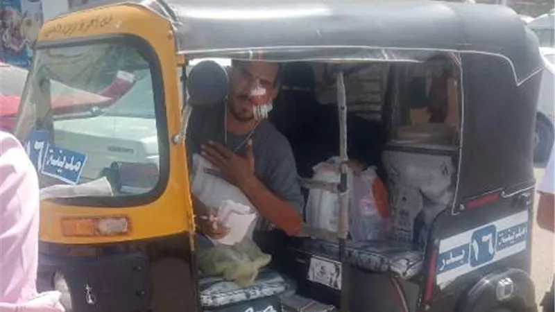 جهاز مدينة بدر يصادر 9 تكاتك ويضبط 7 تروسيكلات وموتوسيكل.. بالصور