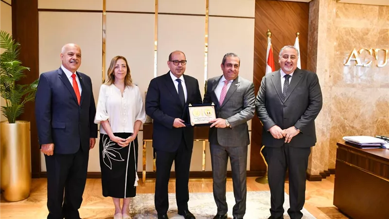 تكريم متبادل بين ياسر إدريس وخالد عباس لدعم التعاون الأوليمبي المشترك