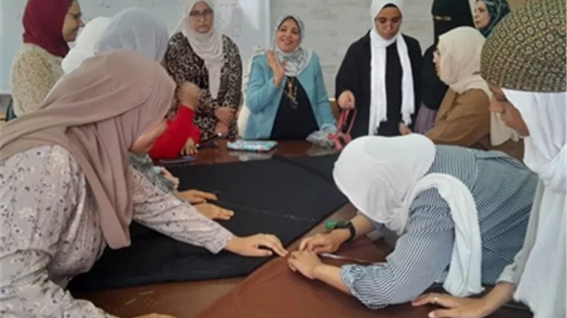 جامعة القناة تختتم ورشة تدريبية لتنمية مهارات التفصيل والخياطة