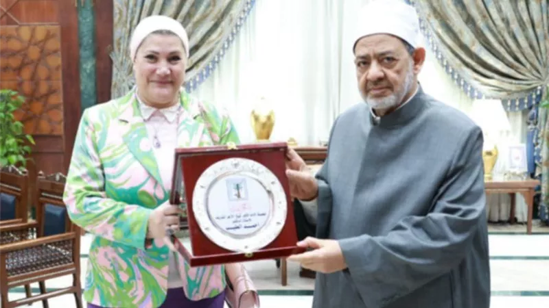 شيخ الأزهر يستقبل رئيسة المجلس القومي للطفولة لبحث سبل التعاون