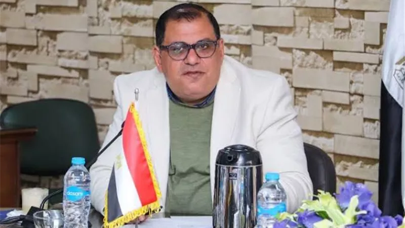 رئيس جهاز الشروق يعلن عن ضبط ربع طن لحوم ودواجن فاسدة بالمدينة.. صور