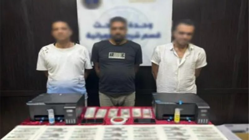 ضبط 3 أشخاص بتهمة تزوير العملات وترويجها بالجيزة