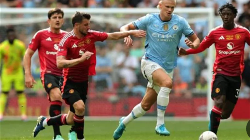 ملعب الاتحاد يحتضن قمة المان سيتي و المان يونايتد