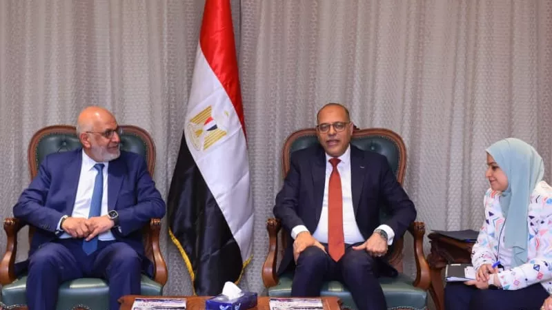 وزير العمل يبحث تفعيل التعاون المشترك مع وفدا من البنك الدولي