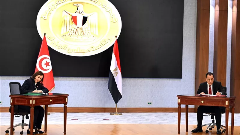 رئيسا وزراء مصر وتونس يشهدان توقيع 8 وثائق في عدد من المجالات