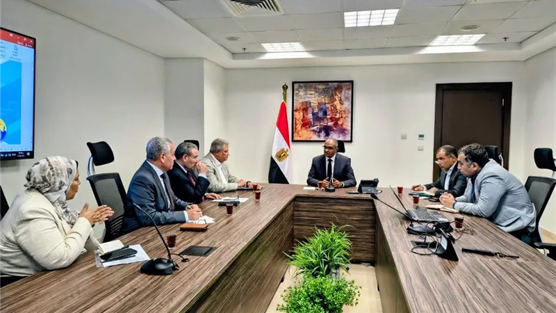 نائب وزير الاسكان يتابع موقف منظومة الصرف الصحى بمدينة دهب