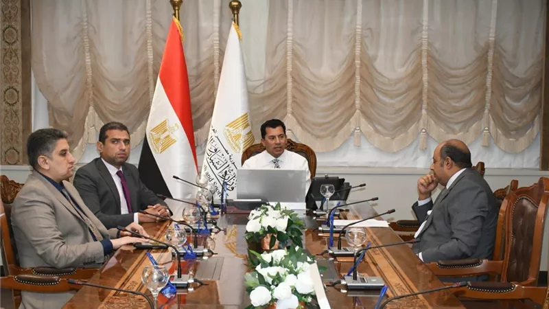 وزير الرياضة يتابع عملية التطوير في مراكز الشباب بكافة المحافظات