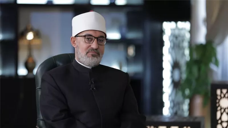 المفتي يُحذّر من ظاهرة «البلوجر» ونشر المقاطع غير الأخلاقية