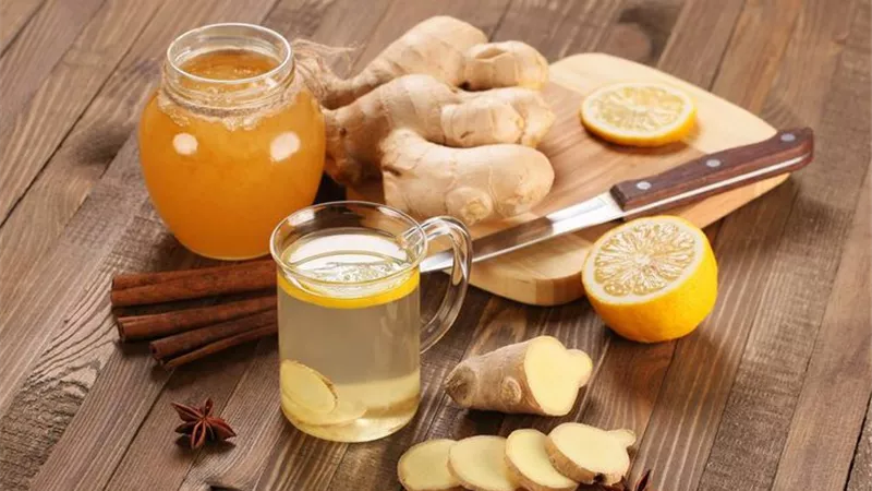فوائد مشروب الزنجبيل والبابونج بالعسل والليمون
