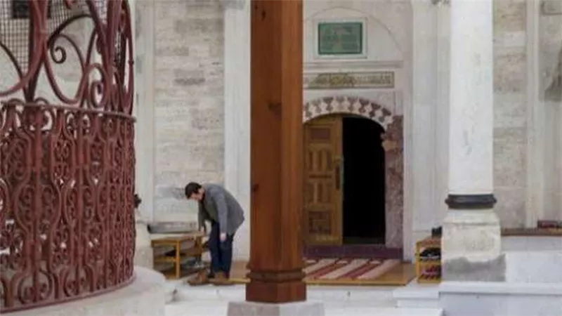 الإفتاء تُحذر من هذا الفعل داخل المسجد ومجامع العلم