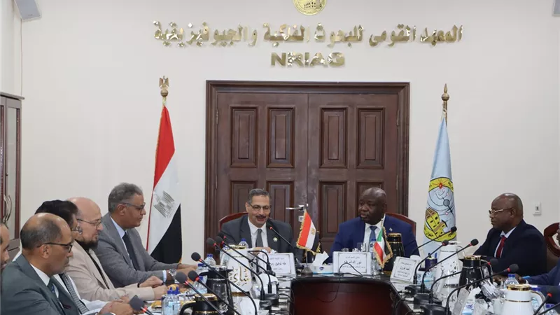 معهد البحوث الفلكية يبحث التعاون مع وزير المعادن بجمهورية السودان