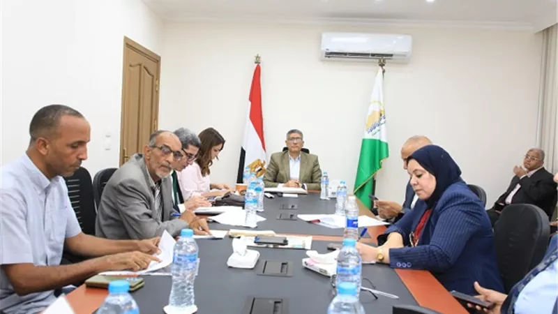 محافظ الجيزة يترأس اجتماع اللجنة العليا للإعلانات