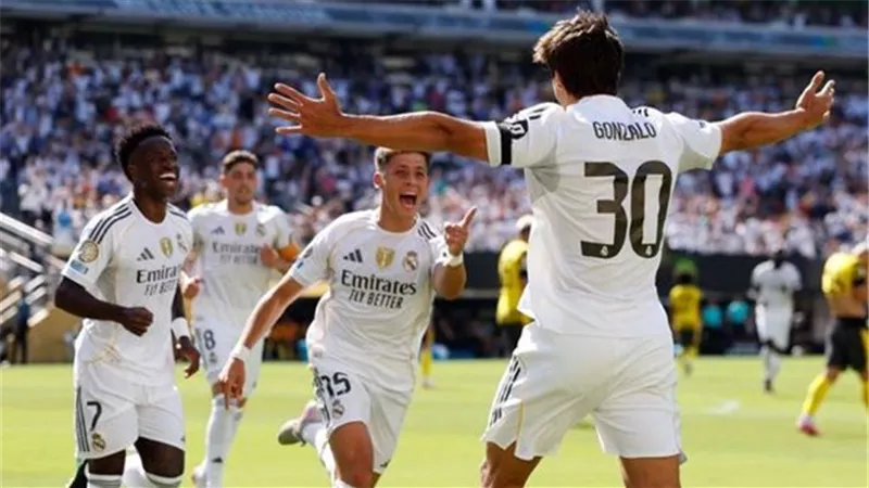 ألونسو يختار 23 لاعبا.. قائمة ريال مدريد أمام ريال سوسيداد