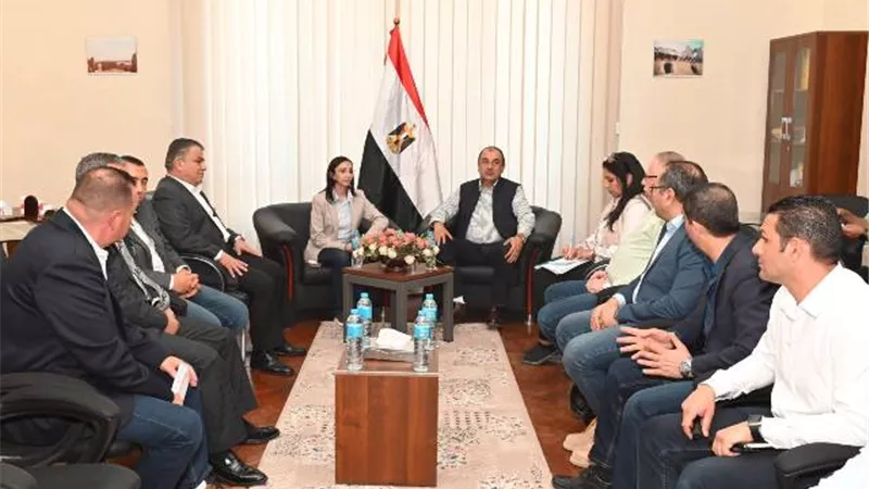 وزير قطاع الأعمال العام: 