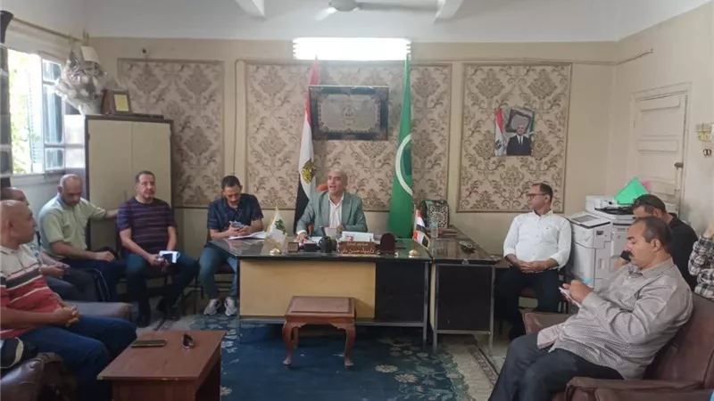 د.بهاء يعقد اجتماعا مع الموجهين الأوائل استعدادًا للعام الدراسي