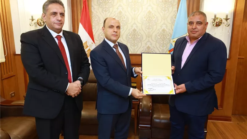 محافظ كفرالشيخ يكرم المتميزين بالقطاع الصحي.. تقديرًا لجهودهم