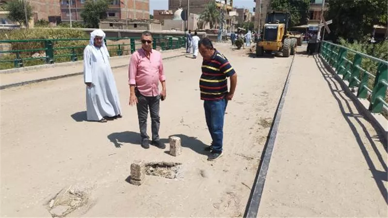 غلق كوبري الحواتكه بمنفلوط لحين الانتهاء من أعمال الصيانة