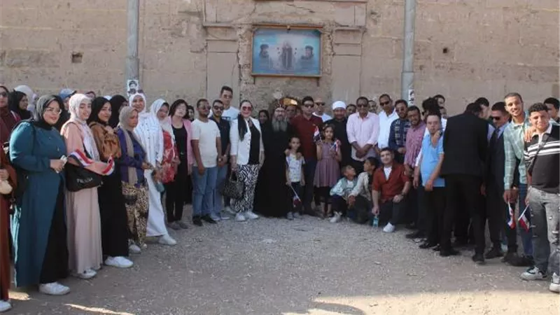 نائب محافظ سوهاج يصطحب 300 شاب وفتاة لزيارة أعرق الأديرة القبطية