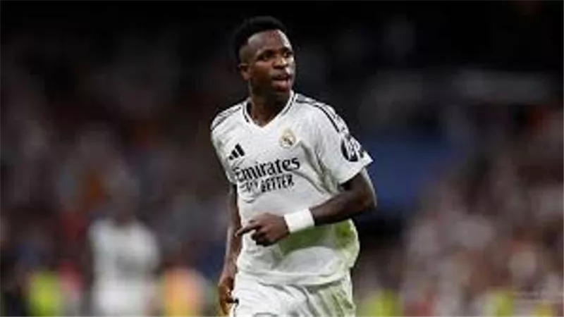 فينيسيوس بقود تشكيل ريال مدريد أمام سوسيداد